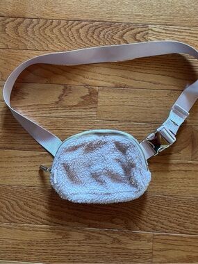 Lululemon Everywhere Belt Bag 1L Pink Mist Gold Fleece Sherpa Crossbody